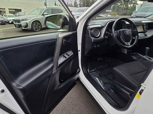 Used 2018 Toyota RAV4 XLE image 21