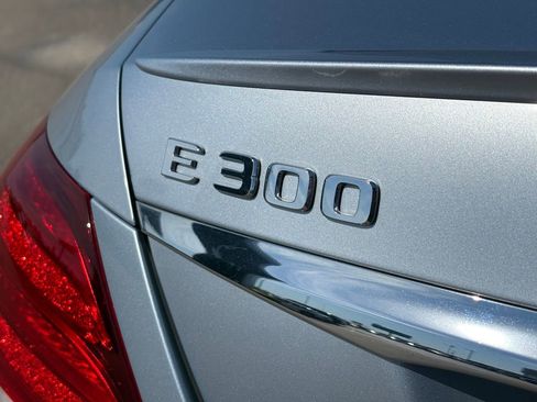 Used 2017 Mercedes-Benz E 300 image 10