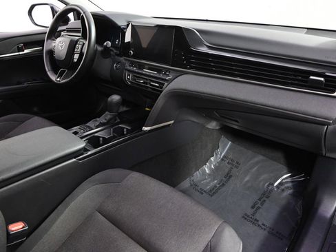 Used 2025 Toyota Camry LE w/ Convenience Package image 15