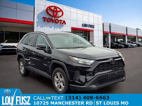 Used 2025 Toyota RAV4 XLE AWD/4WD image 1