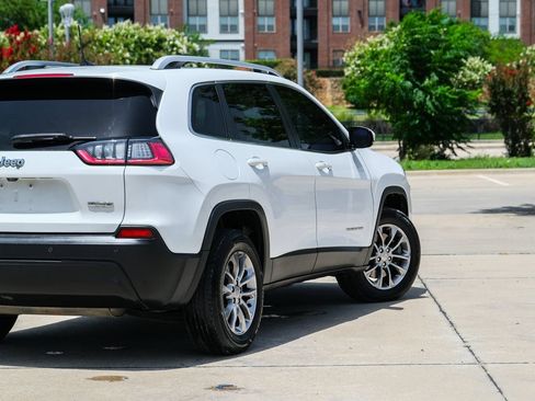 Used 2019 Jeep Cherokee Latitude Plus w/ Comfort/Convenience Group AWD/4WD image 28