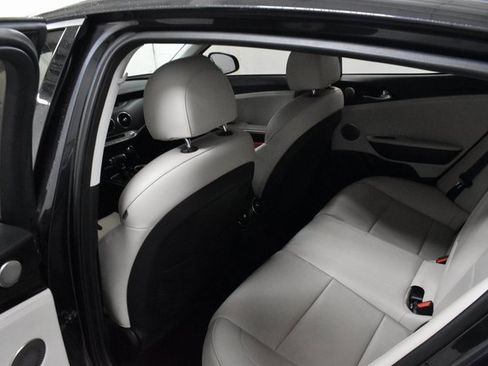 Used 2019 Kia Stinger Premium image 16