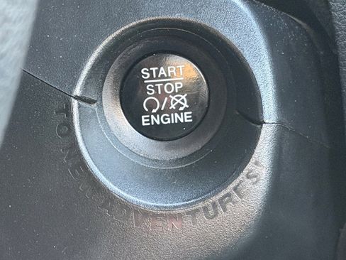 Used 2017 Jeep Renegade Sport w/ Power & Air Group FWD image 32