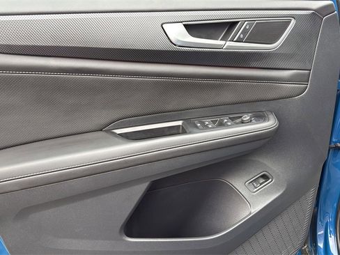 Used 2025 Volkswagen Atlas Cross Sport SEL R-Line image 25