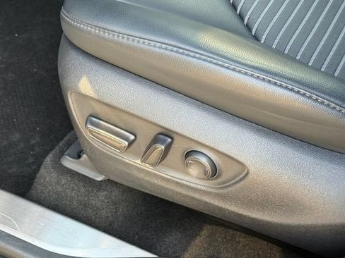 Used 2023 Toyota Highlander XSE FWD image 13