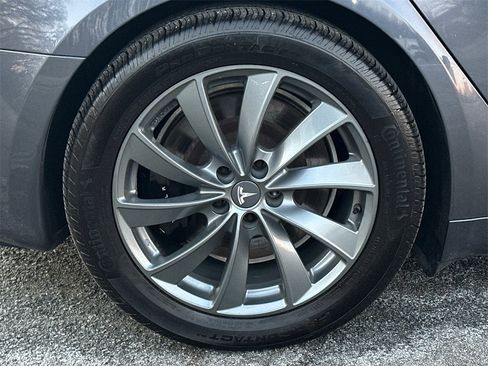 Used 2021 Tesla Model S Plaid image 7