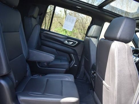 Certified 2023 Chevrolet Suburban Z71 w/ Z71 Off-Road Package AWD/4WD image 19