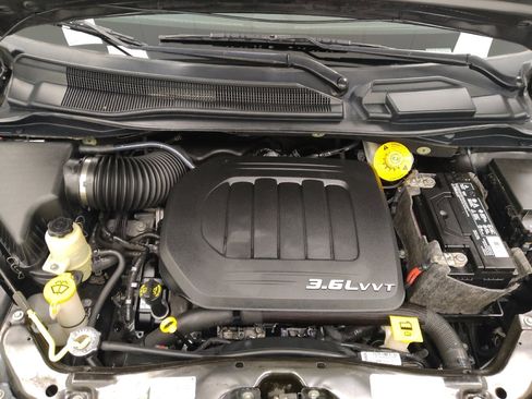 Used 2016 Dodge Grand Caravan SXT FWD image 30