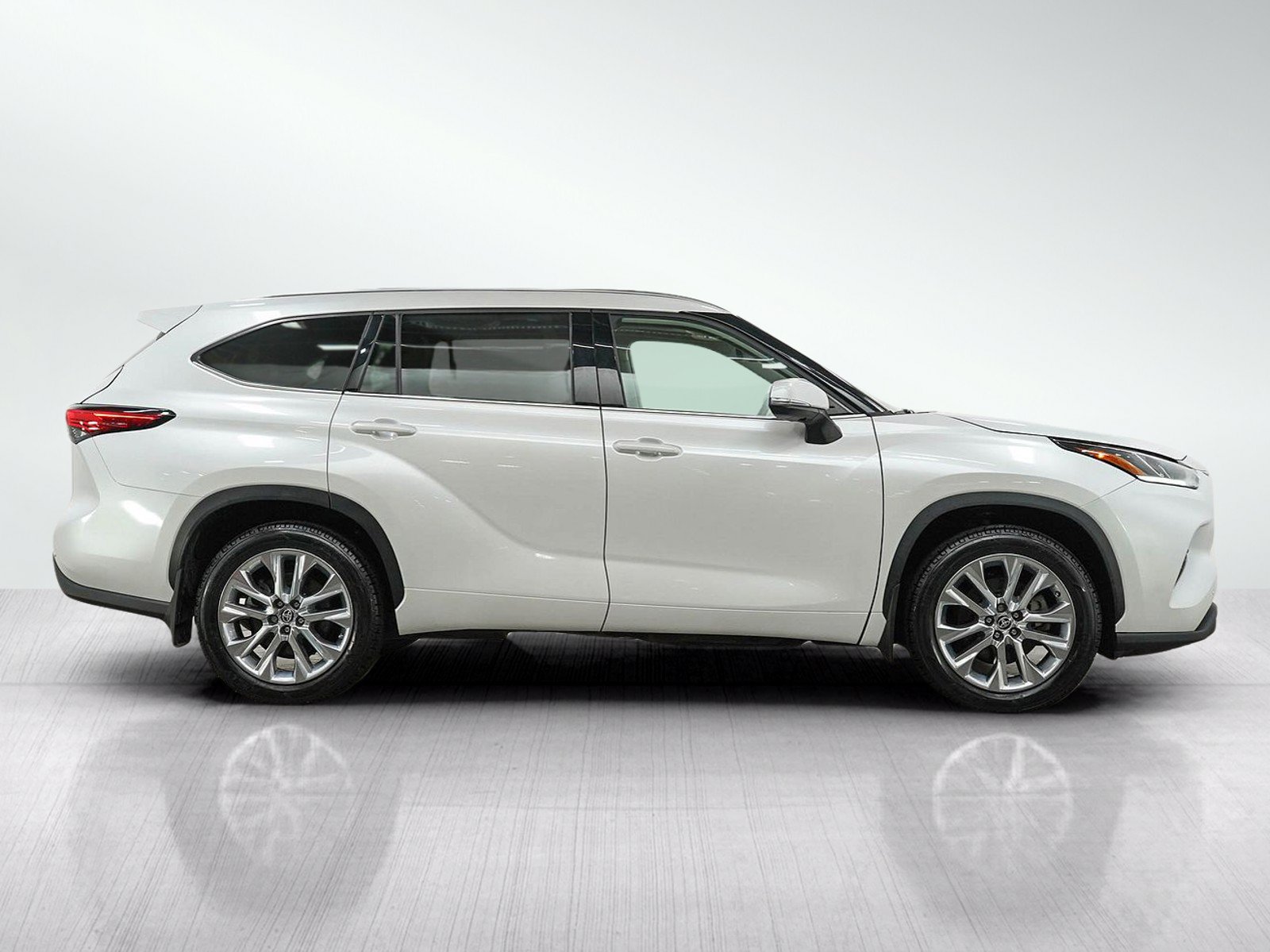 Used 2023 Toyota Highlander Limited AWD/4WD image 6