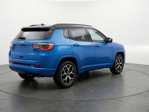 Used 2025 Jeep Compass Limited image 9