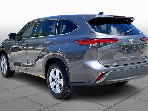 Used 2021 Toyota Highlander L image 12