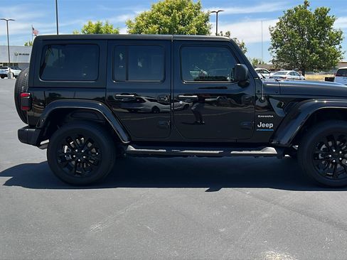Used 2023 Jeep Wrangler Unlimited Sahara AWD/4WD image 2