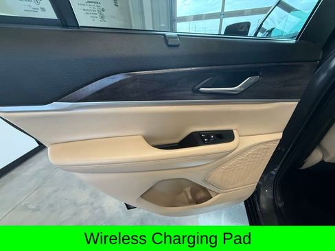 Used 2024 Jeep Grand Cherokee Limited w/ Luxury Tech Group II image 13