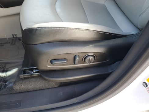 Used 2022 GMC Terrain SLT w/ Infotainment Package II image 19