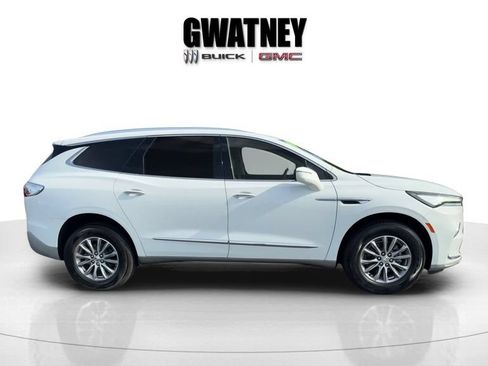 Used 2024 Buick Enclave Essence FWD image 2