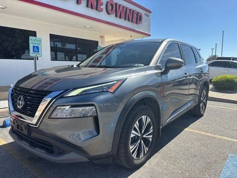 Used 2022 Nissan Rogue SV image 3