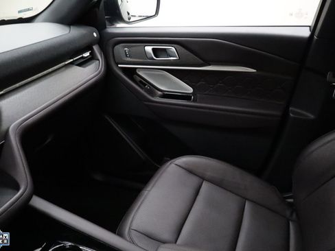 Certified 2025 Ford Explorer Platinum w/ LUX Leather Package image 23