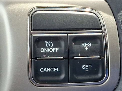 Used 2012 Jeep Grand Cherokee Laredo AWD/4WD image 23