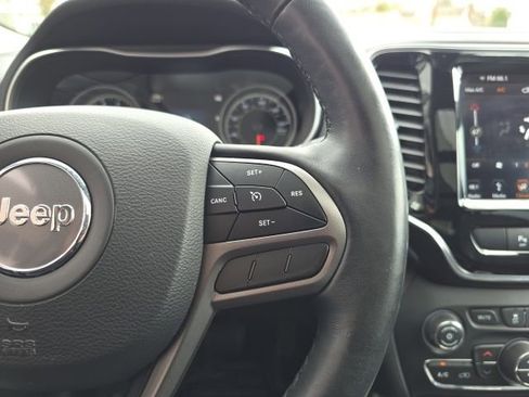 Used 2019 Jeep Cherokee Limited image 15