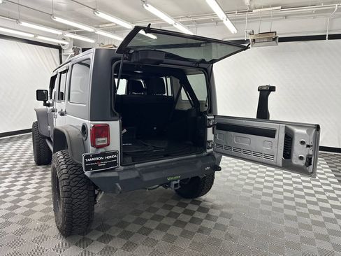 Used 2017 Jeep Wrangler Unlimited Sport w/ Connectivity Group AWD/4WD image 18