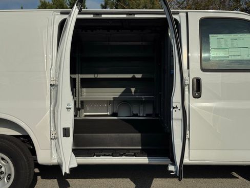 New 2025 GMC Savana 2500 w/ Driver Convenience Package RWD image 19