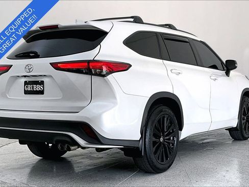 Used 2023 Toyota Highlander XSE image 2