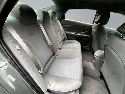 Used 2025 Hyundai Elantra SE FWD image 23