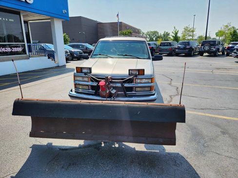 Used 1999 Chevrolet Suburban 4WD w/ Preferred Equipment Group 2 image 5