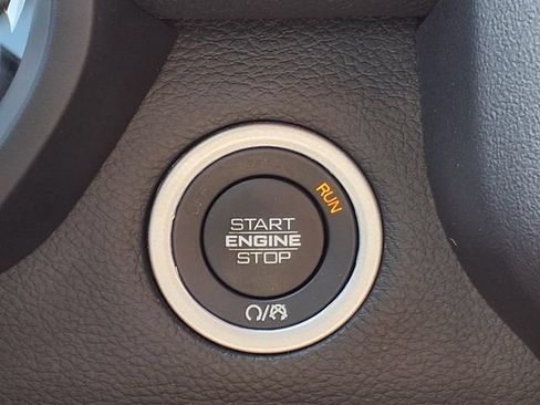 Used 2023 RAM 1500 Laramie AWD/4WD image 11