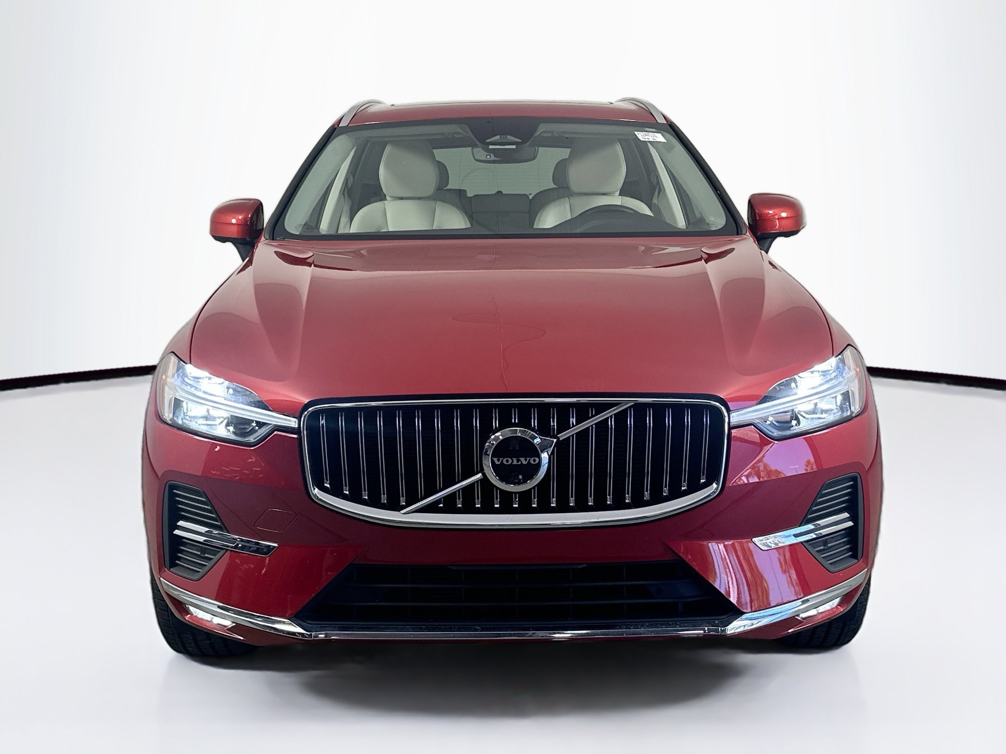 Used 2023 Volvo XC60 B5 Plus FWD image 2
