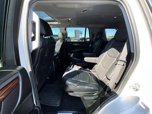 Used 2020 Cadillac Escalade Luxury AWD/4WD image 28