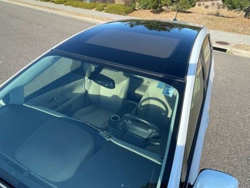 Used 2014 Toyota Prius V Five image 9