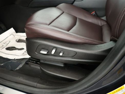 Used 2021 Cadillac XT6 Premium Luxury image 10