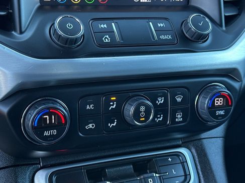 Used 2022 GMC Acadia SLT w/ Elevation Edition image 30