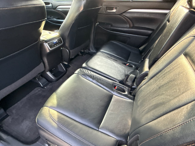 Used 2017 Toyota Highlander XLE FWD image 17