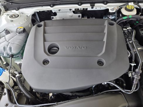 Used 2025 Volvo XC40 B5 Plus w/ Protection Package Premier image 35