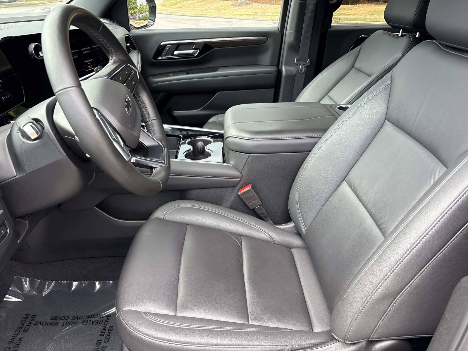 Used 2025 Chevrolet Suburban Z71 w/ Comfort Package AWD/4WD image 16