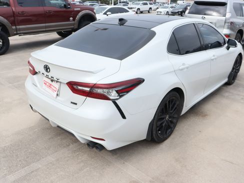 Used 2021 Toyota Camry XSE FWD image 11