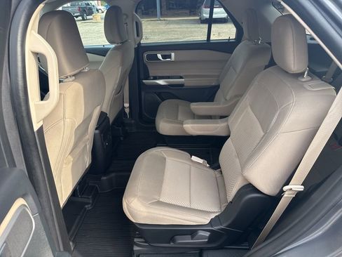 Used 2023 Ford Explorer XLT RWD image 11
