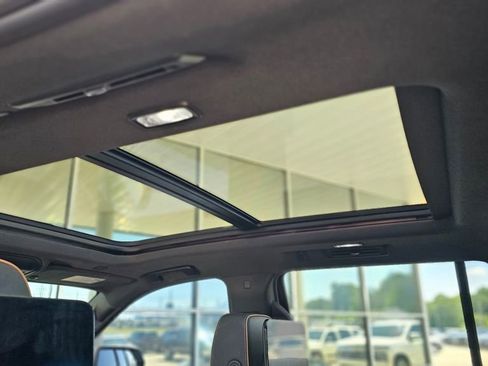 Used 2021 GMC Yukon AT4 w/ AT4 Premium Package AWD/4WD image 9