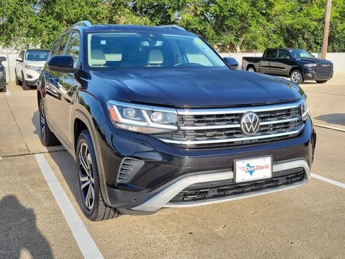 Used 2023 Volkswagen Atlas SEL AWD/4WD image 2