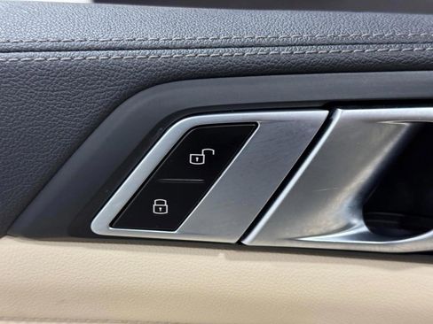 Used 2022 BMW X5 xDrive40i w/ Parking Assistance Package image 25