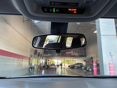 Used 2018 GMC Acadia SLE FWD image 18