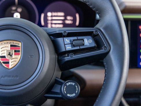 Certified 2025 Porsche Macan 4 Electric image 31