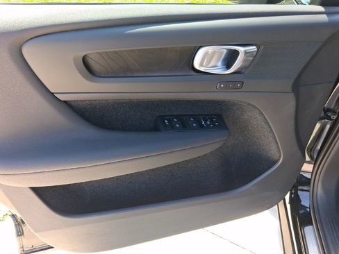 Used 2023 Volvo C40 Recharge Core image 15