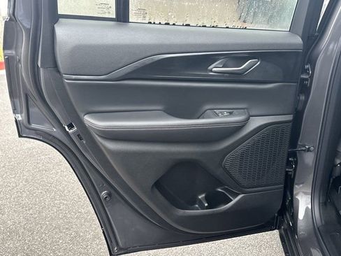 New 2025 Jeep Grand Cherokee Altitude image 24