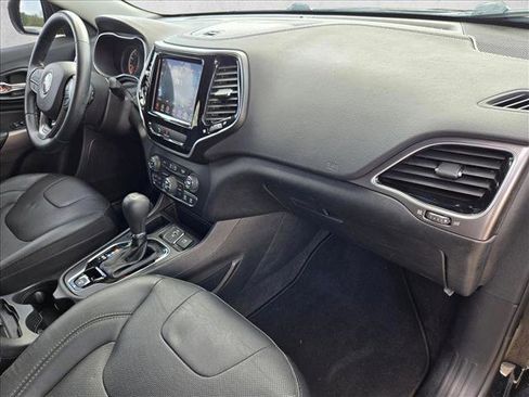 Used 2019 Jeep Cherokee Limited image 20