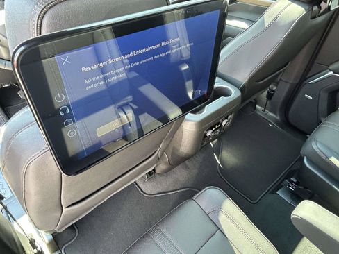 New 2025 Chevrolet Suburban High Country image 20