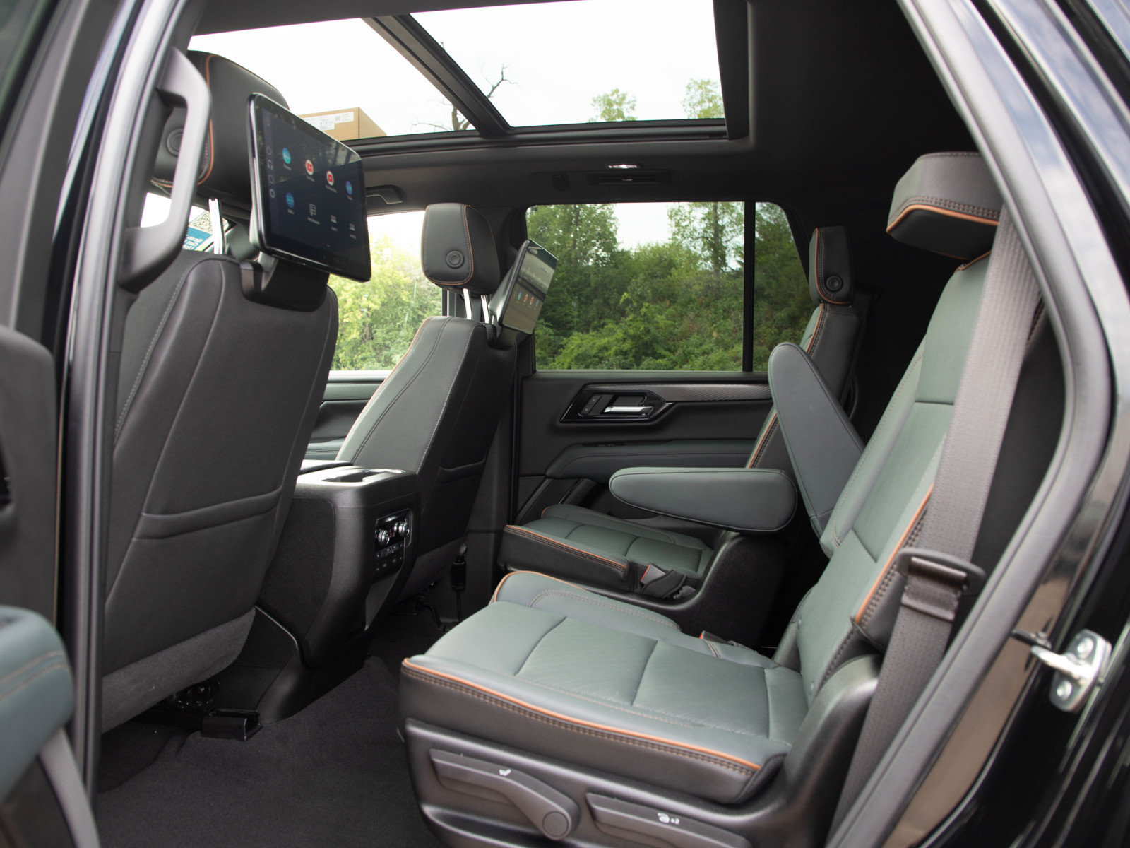 Used 2026 GMC Yukon AT4 w/ AT4 Premium Plus Package AWD/4WD image 16