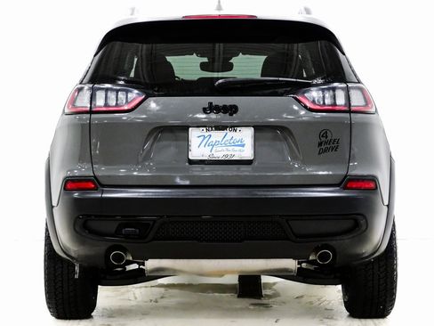 Used 2022 Jeep Cherokee Latitude w/ Sun & Sound Group image 8